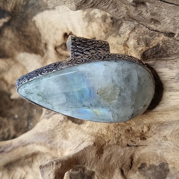 Beautiful Adjustable Rainbow Moonstone Ring - Picture 3 of 8